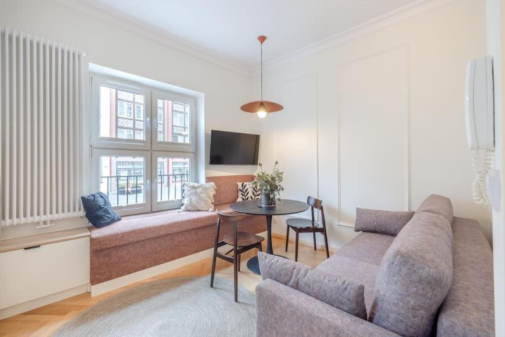 Modern Apartment In City Centre Гданск Екстериор снимка