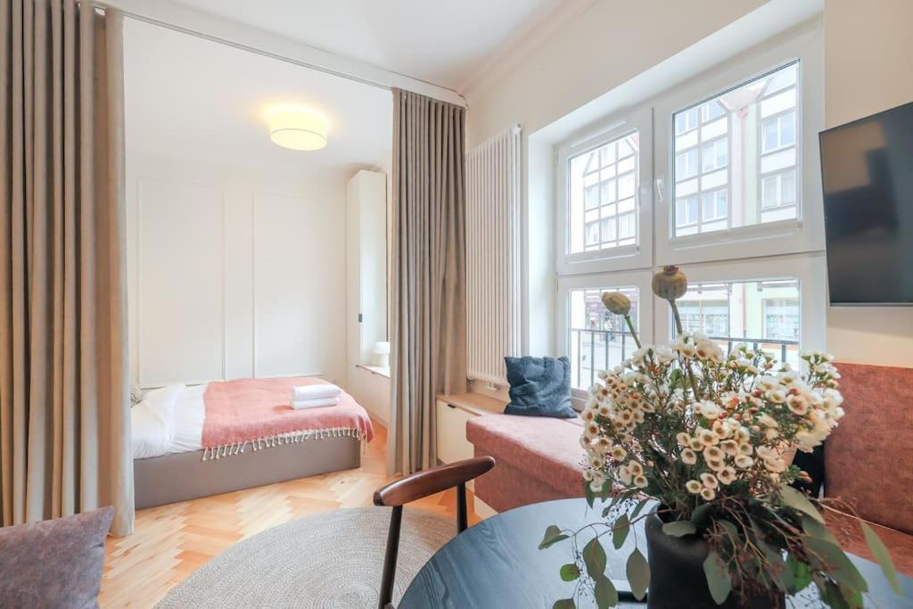 Modern Apartment In City Centre Гданск Екстериор снимка